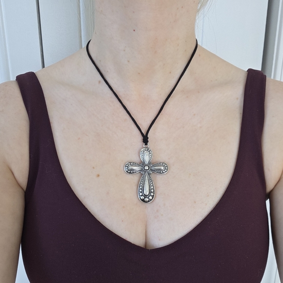 Princess Polly Jewelry - Princess Polly Silver Cross Necklace